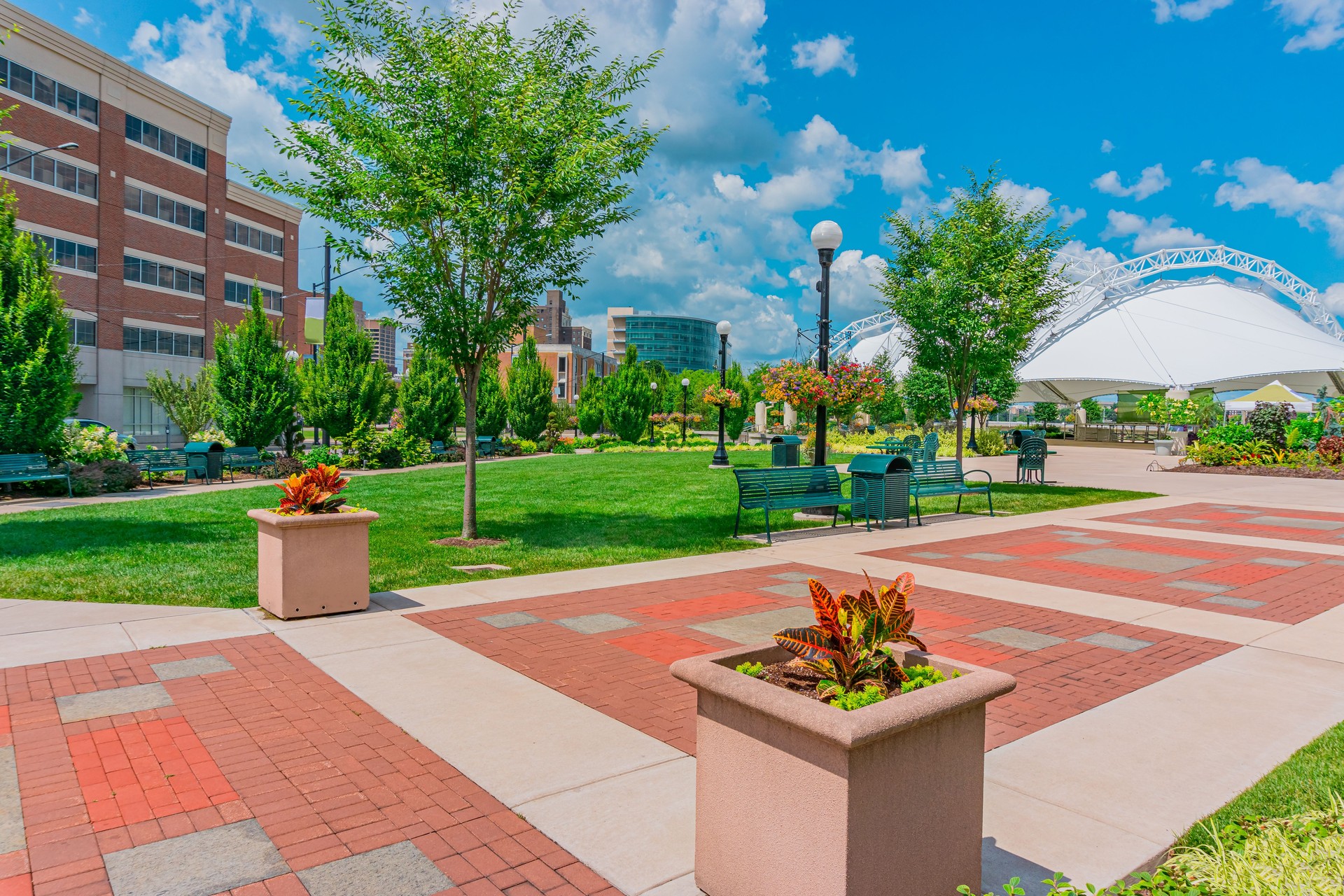 The Dayton Ohio downtown also has a beautiful park next to the river.